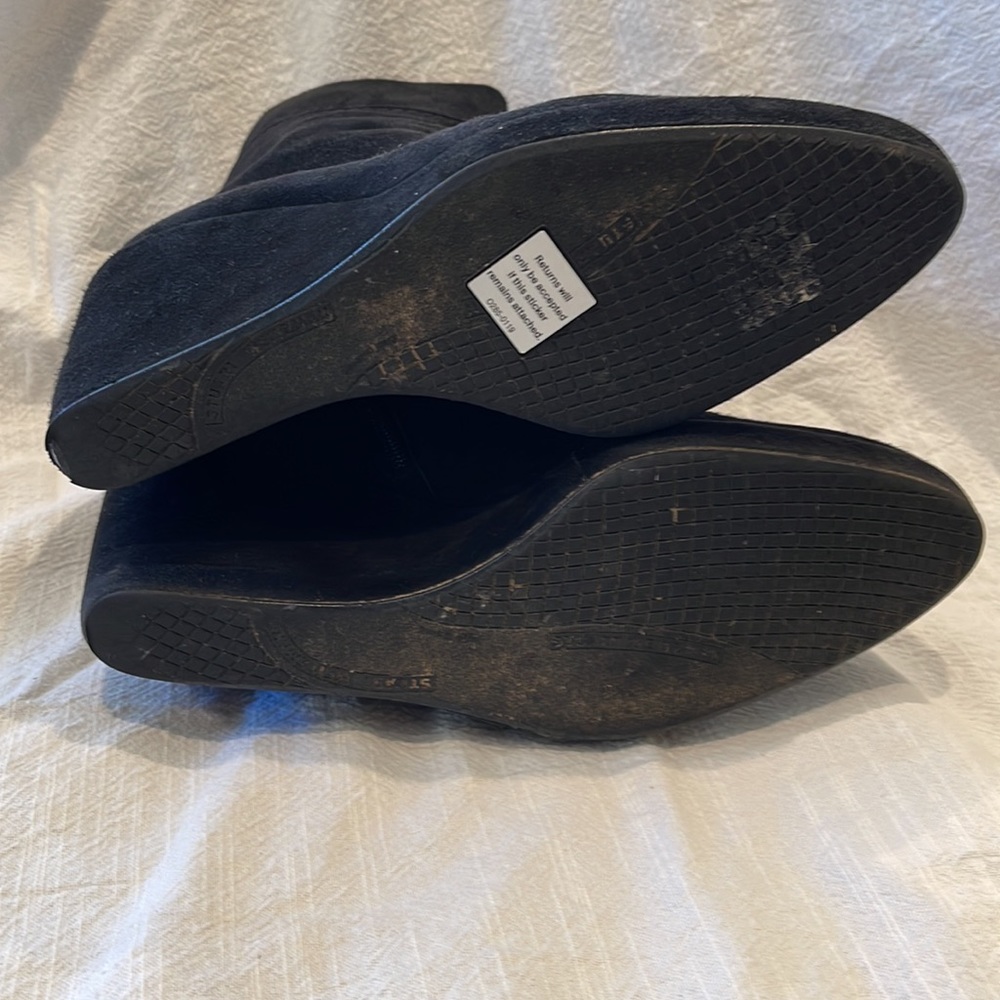 Elegant Black Suede Ankle Boots - Picture 6 of 7
